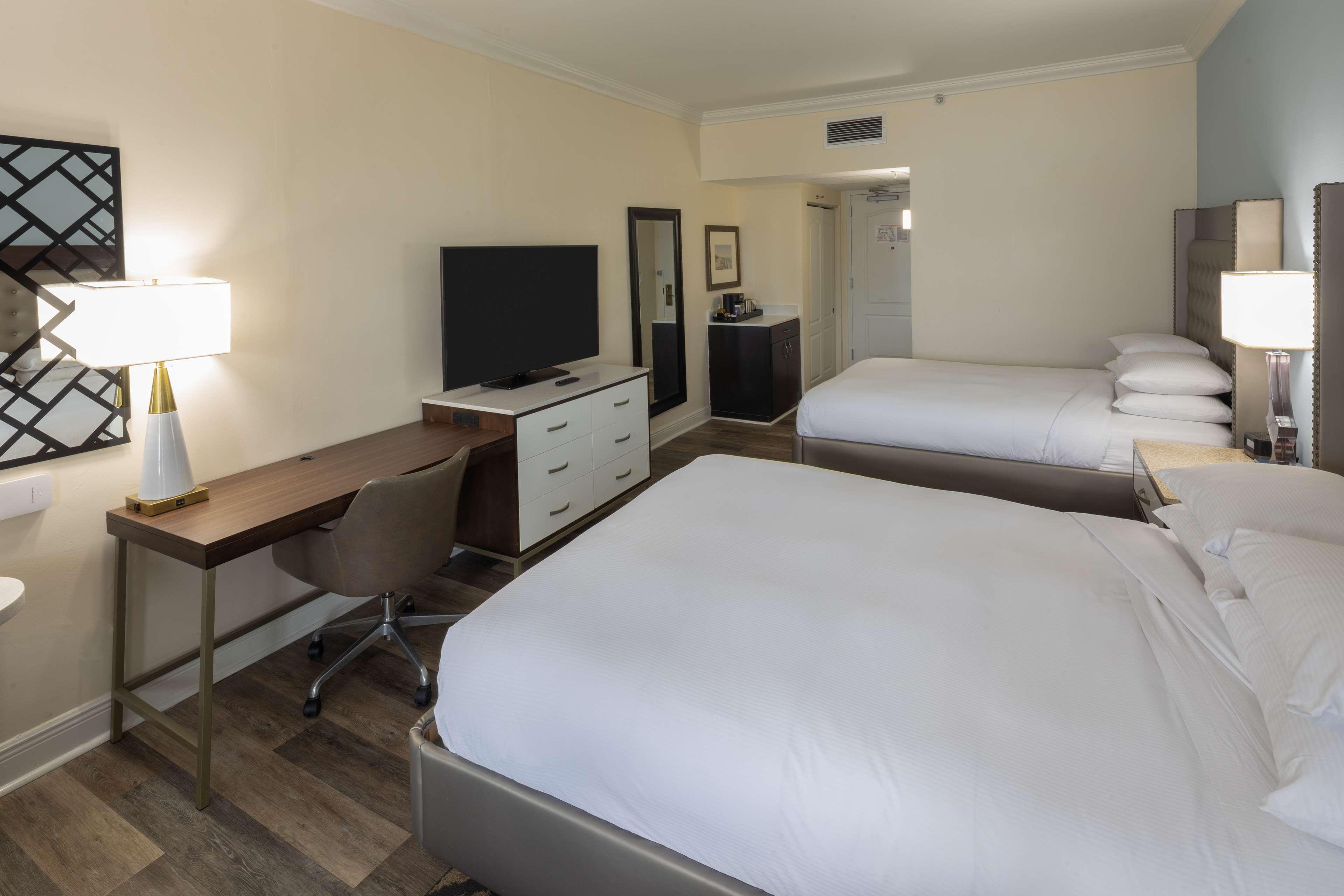 Отель Hilton Saint Augustine Historic Bayfront Экстерьер фото