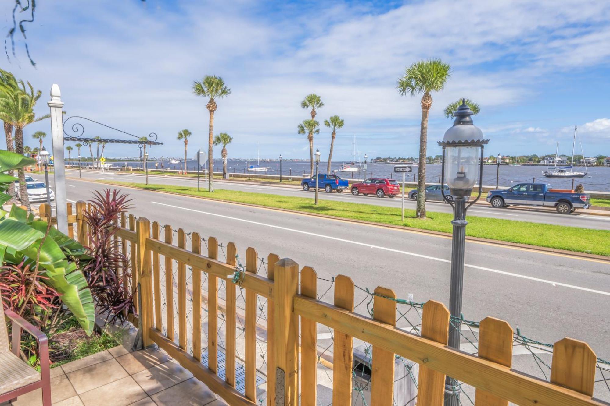 Отель Hilton Saint Augustine Historic Bayfront Экстерьер фото