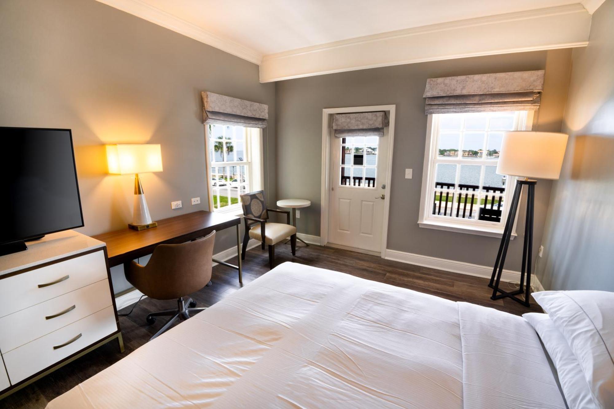 Отель Hilton Saint Augustine Historic Bayfront Экстерьер фото