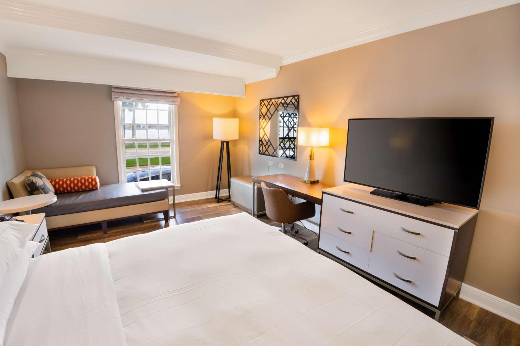 Отель Hilton Saint Augustine Historic Bayfront Экстерьер фото